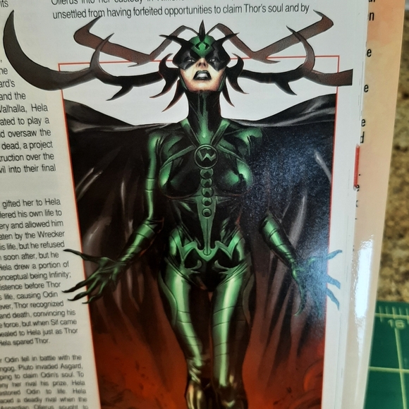 MARVEL OFFICIAL HANDBOOK OF THE MARVEL UNIVERSE - Picture 8 of 10